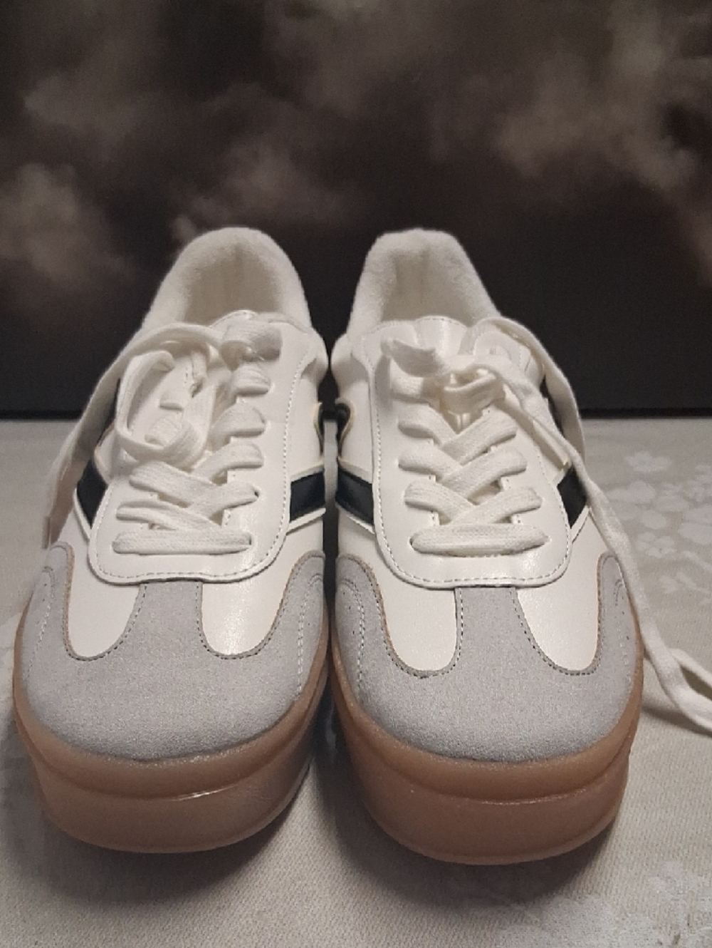 Madden Girl White & Gray Lace-Up Sneakers with Gum Sole Sae 9.5 - Picture 2 of 9